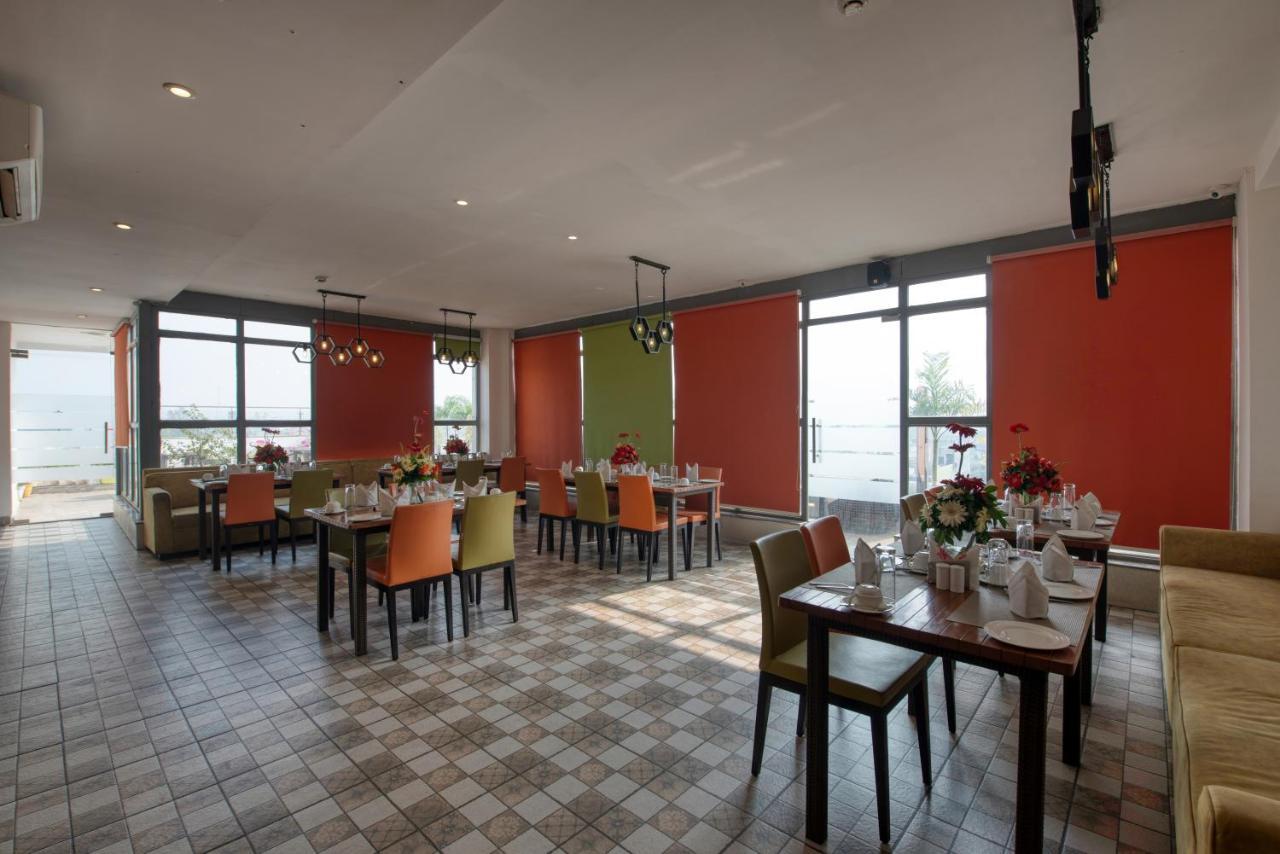 Hotel Deep Clarks Lucknow