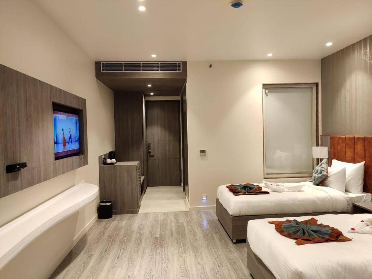 Deep Clarks Hotel