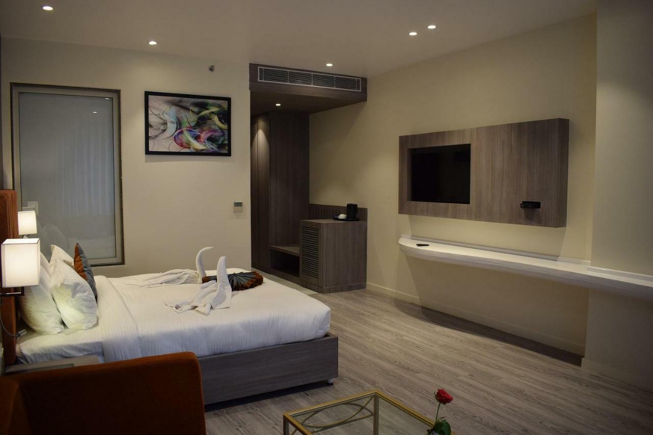 Deep Clarks Hotel