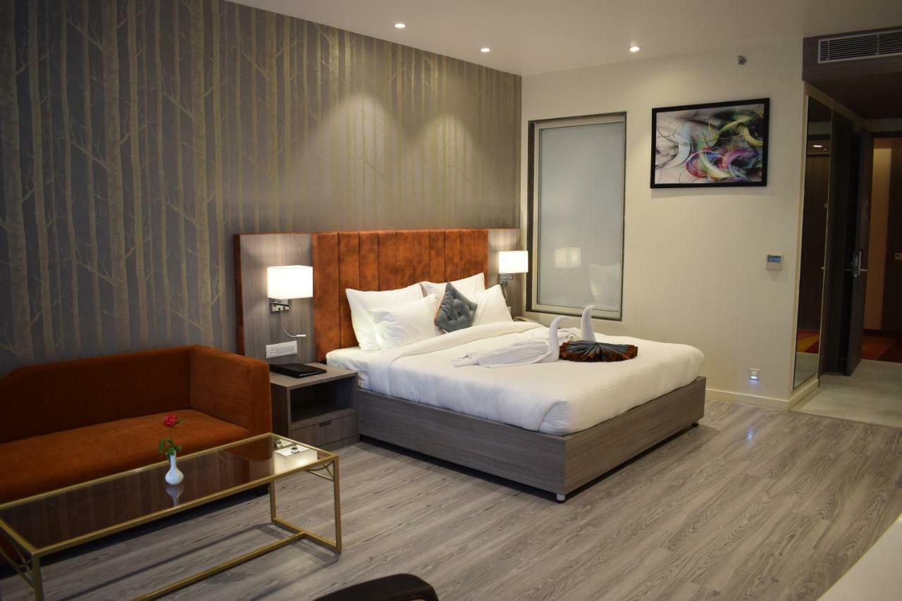 Deep Clarks Hotel Lucknow