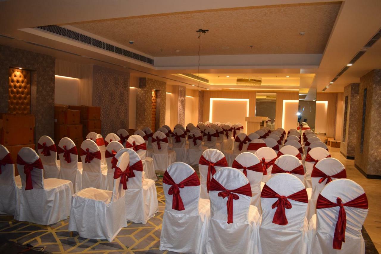 Deep Clarks Hotel Lucknow